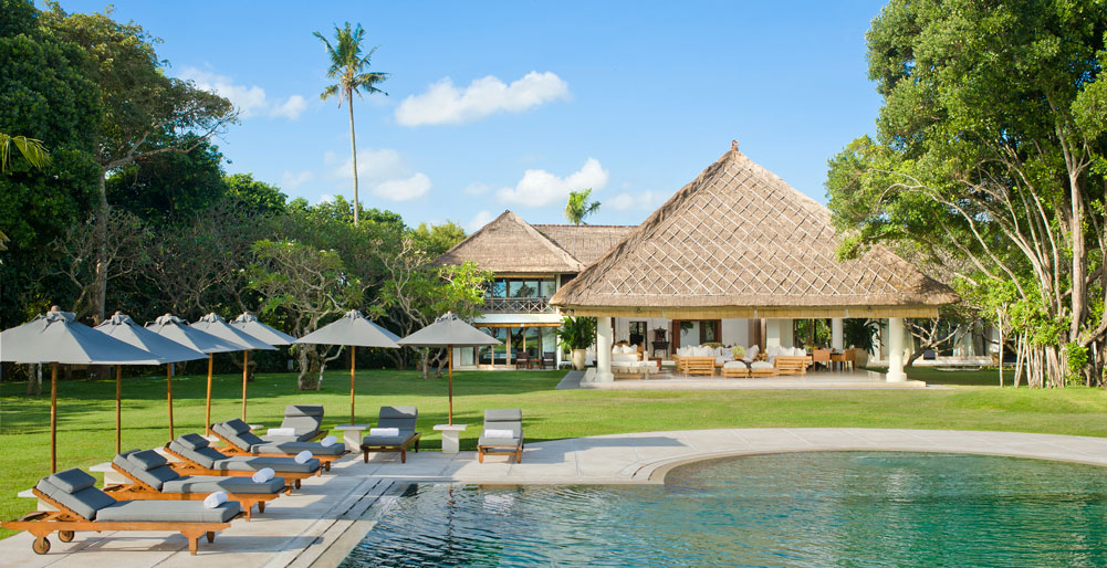Atas Ombak -   Pool and house